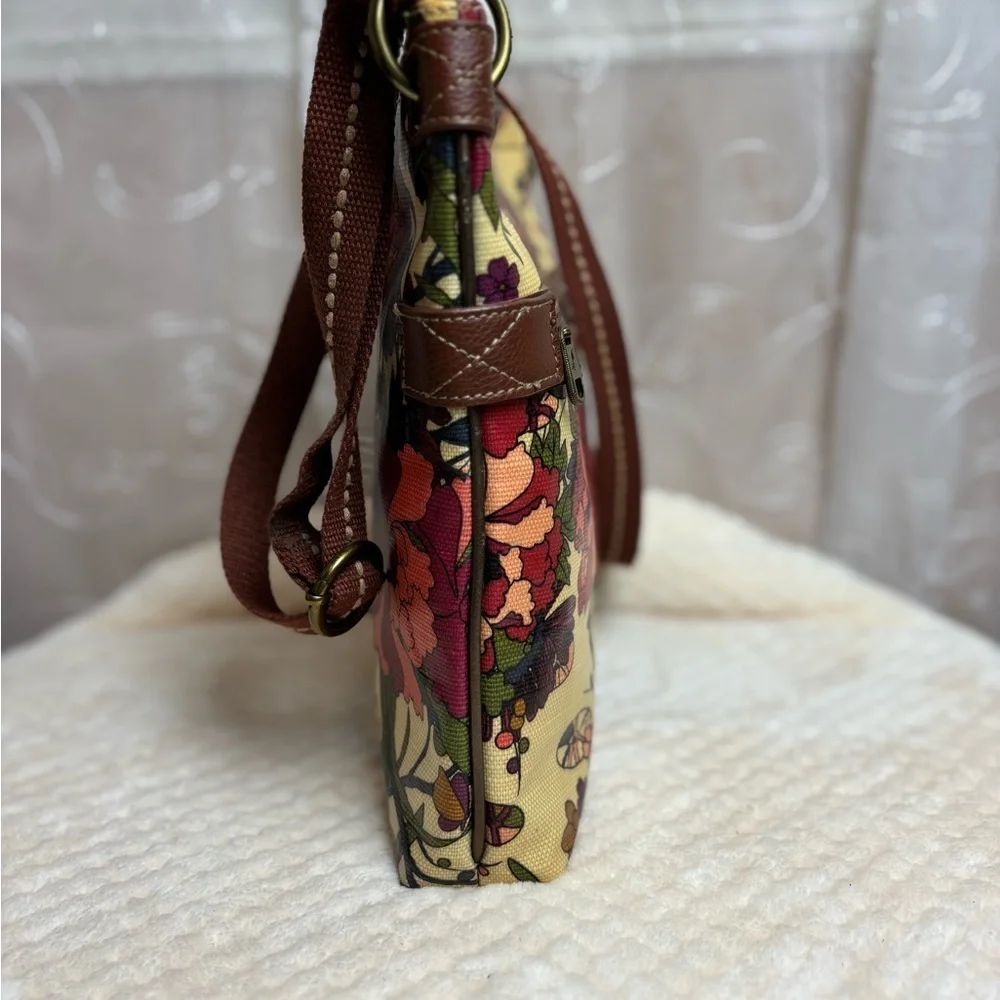 Sakroots Artist Circle Floral Crossbody Bag